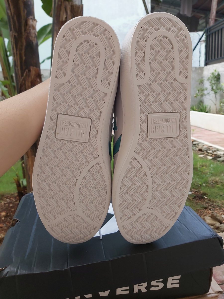 numbchaa's tweet photo. @hrdbacot Converse Pro Leather warna biru
Size EU 44.5 / US 10.5
(+) Original, beli di Converse Official di Z*lora. Kondisi baru, msh bersih, msh ada vid unboxing, &amp; belum pernah dipakai sama sekali. 
(-) kardus agak sobek.
Loc JakTim. Nego start 600k. Free ongkir Jabodetabek. Silakan DM https://t.co/jlA7JHgzgY