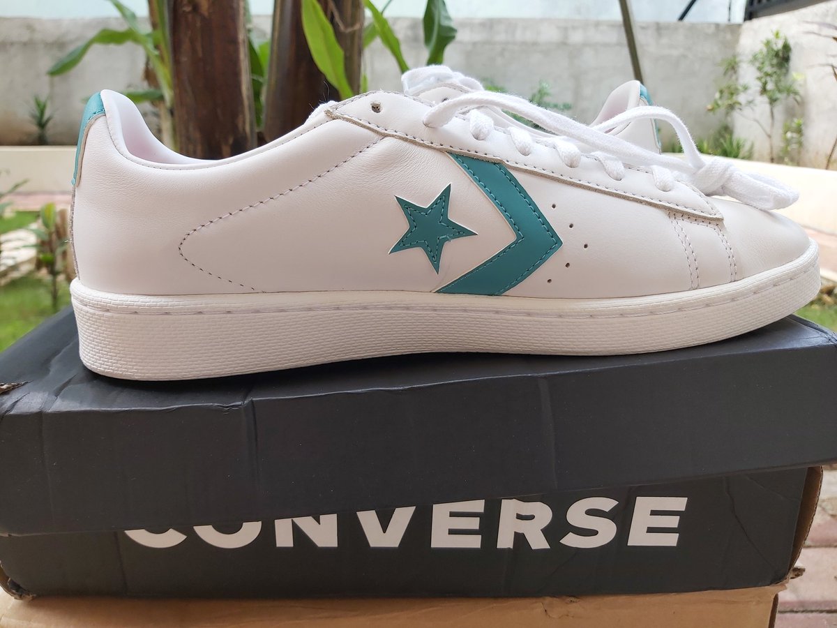 numbchaa's tweet photo. @hrdbacot Converse Pro Leather warna biru
Size EU 44.5 / US 10.5
(+) Original, beli di Converse Official di Z*lora. Kondisi baru, msh bersih, msh ada vid unboxing, &amp; belum pernah dipakai sama sekali. 
(-) kardus agak sobek.
Loc JakTim. Nego start 600k. Free ongkir Jabodetabek. Silakan DM https://t.co/jlA7JHgzgY