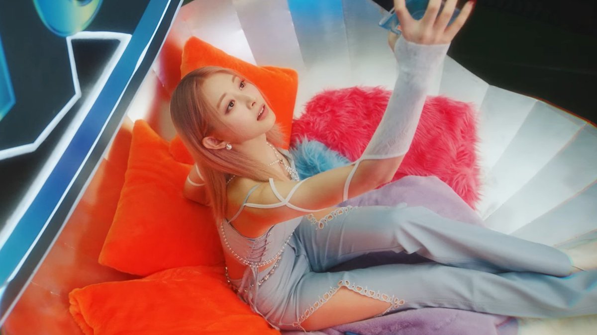 tzuyu pics tweet media