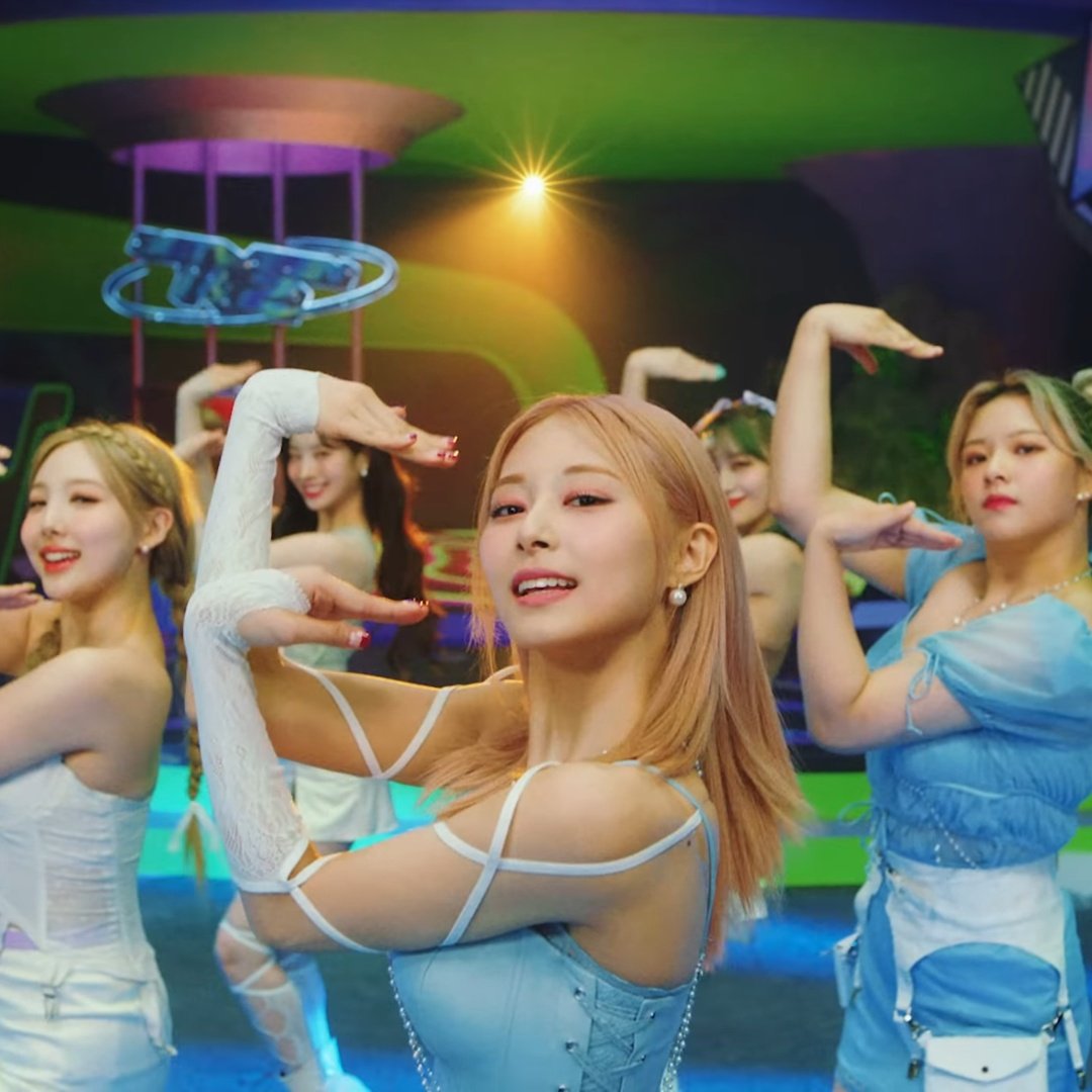 we got center tzuyu everybody moved