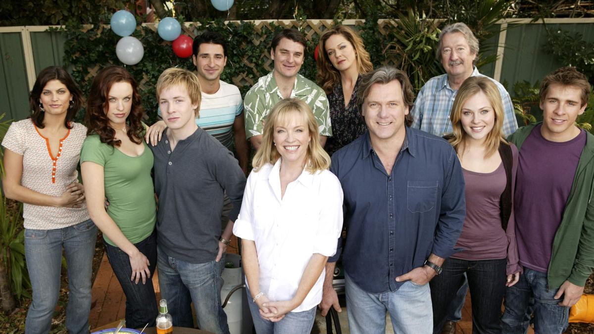 AACTA's tweet photo. #OnThisDay 14 years ago #PackedToTheRafters premiered on @Channel7 📺The show rebooted in 2021 as 'Back to the Rafters' which is now streaming all episodes on @primevideoaunz 🍿

Did you watch the show when it first came out? https://t.co/5PwzE1f3HI