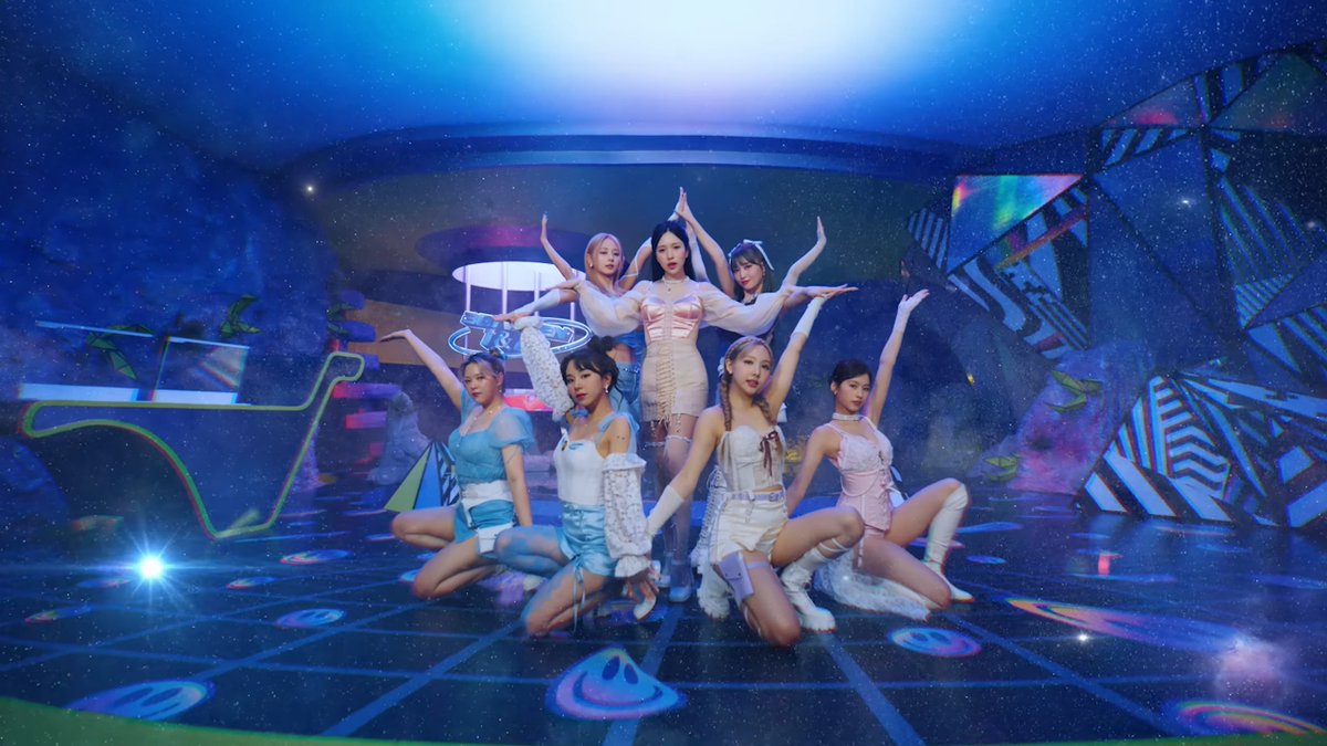 godmitzu's tweet photo. TWICE IS HERE @JYPETWICE https://t.co/r46IJix54x