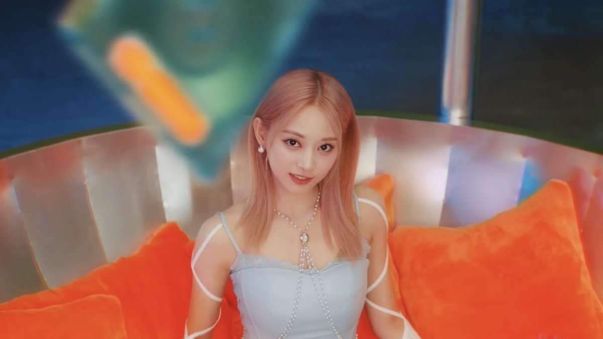 nysoioist's tweet photo. TZUYU!!! #TalkThatTalk https://t.co/vCGIVhX1oY