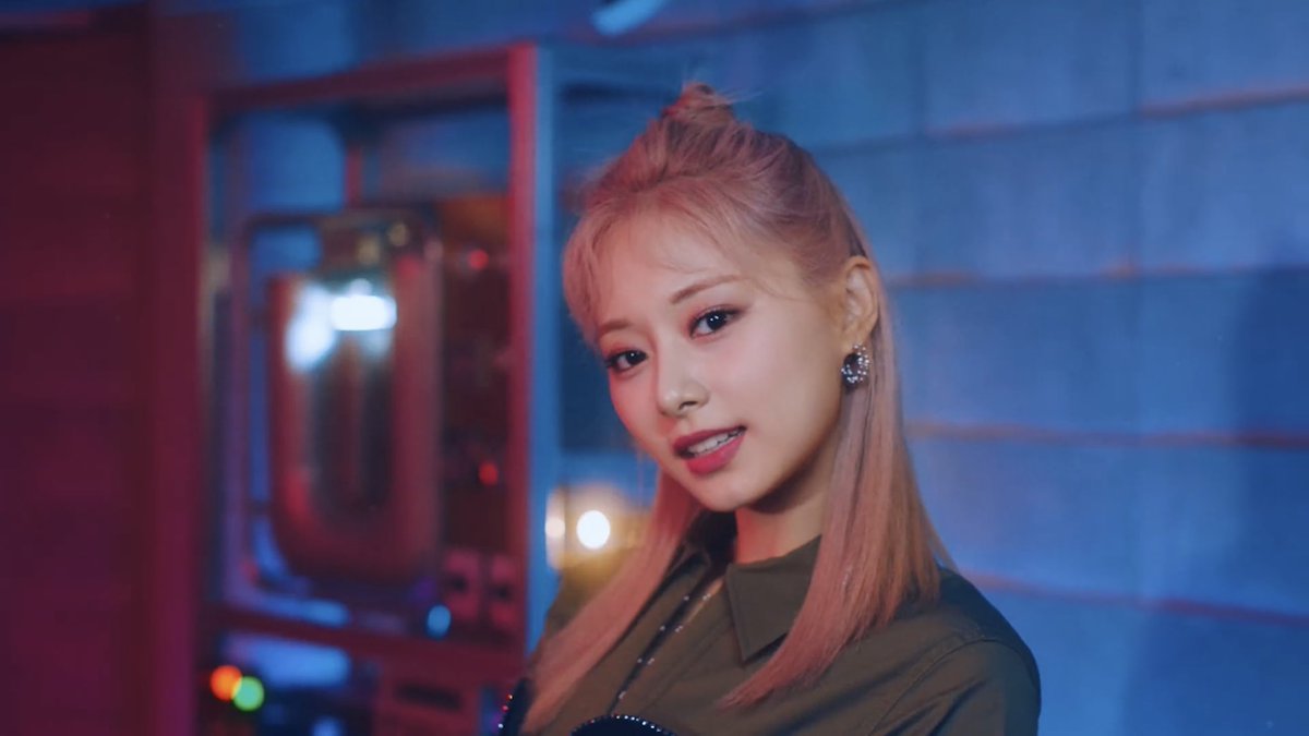 nysoioist's tweet photo. TZUYU!!! #TalkThatTalk https://t.co/vCGIVhX1oY