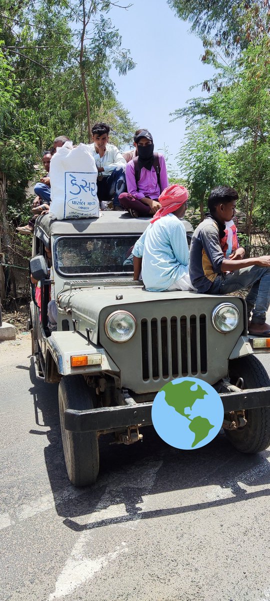 कार्यवाही की तो चालक के हास्यास्पद जबाब-
"उपर और आगे नहीं बैठने देता हूँ तो लोग कूट देते हैं, जबरन बैठ जाते हैं"
"एकदम धीरे धीरे चला लूंगा"
"दिन का एक ही फेरा मिलता है"

जीवन अनमोल है, यातायात नियमों का पालन करें. 
<a href="/SP_Dahod/">SP Dahod</a> 
<a href="/asp_zalod/">Assistant SP, Jhalod Division, Dahod</a>
