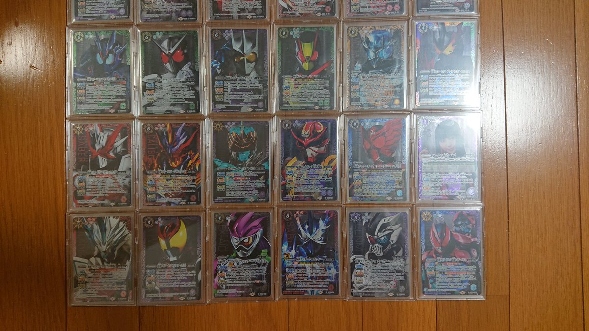 softlandippan's tweet photo. プロテクトスリーブがようやく届いたのでやっと並べられた！
現状50thSP以外のシークレットを揃えることが出来ました！！！
コツコツ集め続けて一年ぐらいになるかな？
一つのゴールを達成できました！！
#バトスピ
#仮面ライダー https://t.co/O6j7Ezt67M