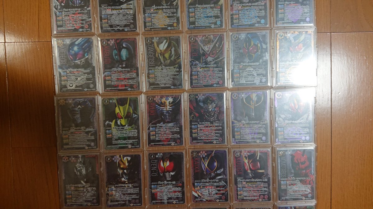 softlandippan's tweet photo. プロテクトスリーブがようやく届いたのでやっと並べられた！
現状50thSP以外のシークレットを揃えることが出来ました！！！
コツコツ集め続けて一年ぐらいになるかな？
一つのゴールを達成できました！！
#バトスピ
#仮面ライダー https://t.co/O6j7Ezt67M