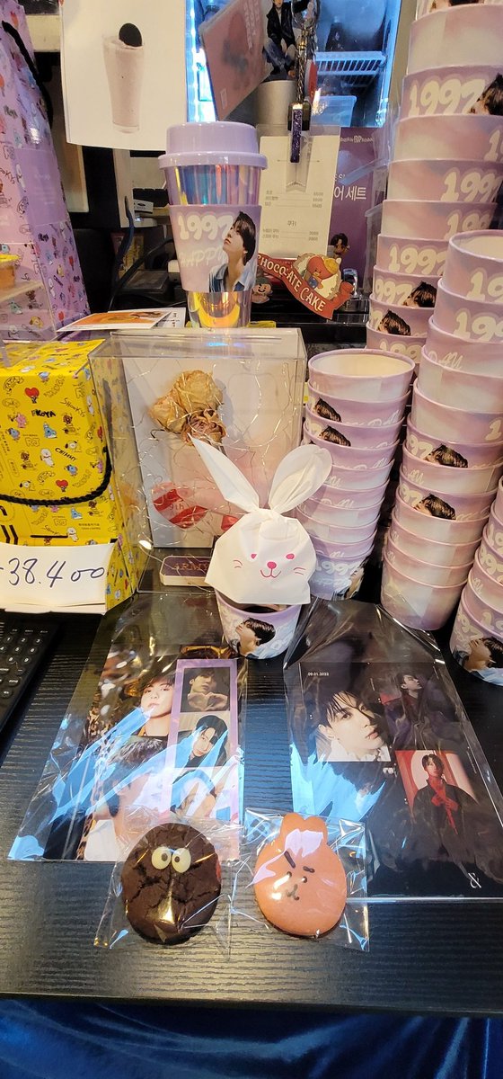 blackdrumcafe's tweet photo. #아기전하탄신일 #스페셜특전 #인생네컷 #specialgift #jklife_fourcut #cookieset #쿠키안에쿠키세트 #정국이생일카페 #정국생일ᄎᄏ https://t.co/aSSSsgjZDR