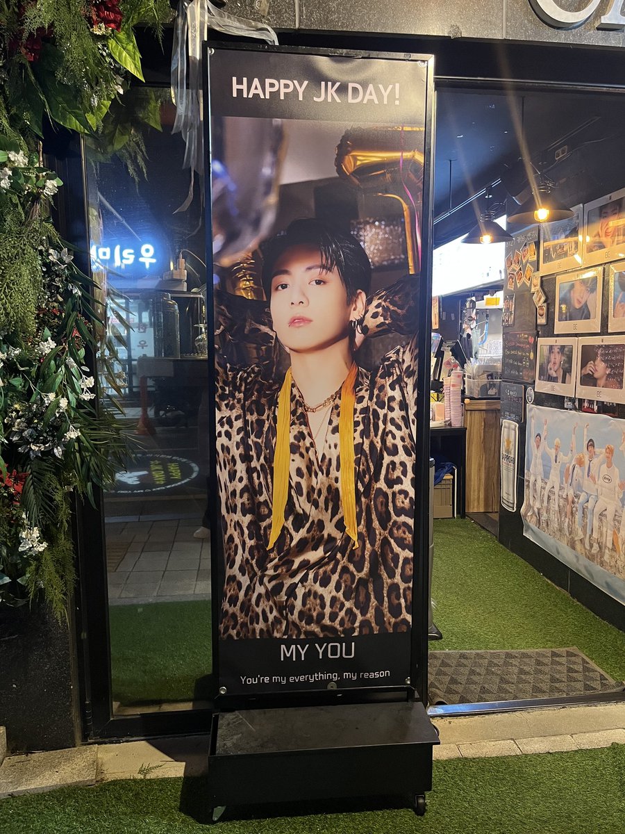 blackdrumcafe's tweet photo. #아기전하탄신일 #스페셜특전 #인생네컷 #specialgift #jklife_fourcut #cookieset #쿠키안에쿠키세트 #정국이생일카페 #정국생일ᄎᄏ https://t.co/aSSSsgjZDR