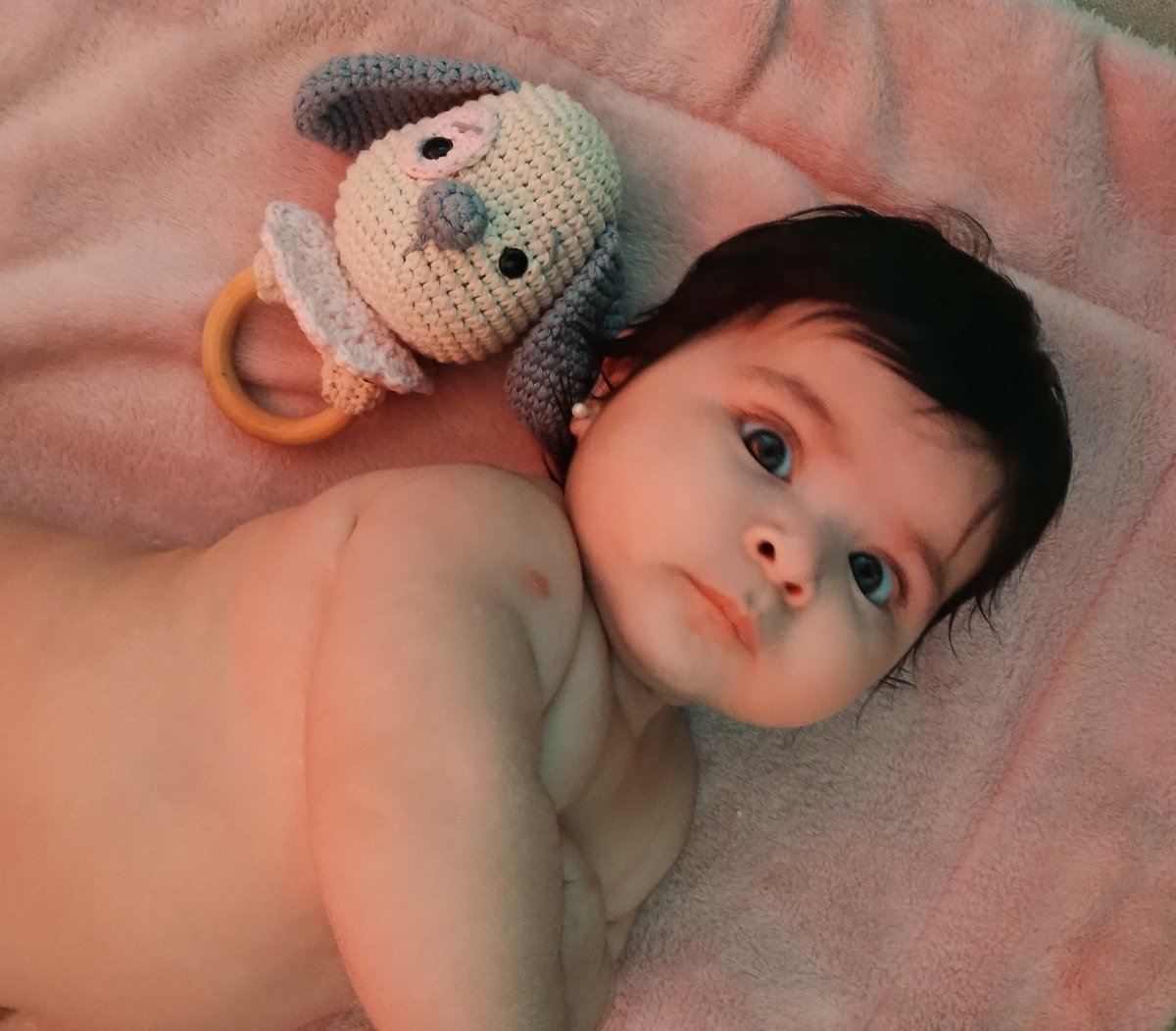 RozasssA's tweet photo. Lo que son esos ojitos, esos cachetes. Puedo decir que el amor si existe y lo encuentro todo con mi sobrina😍 https://t.co/bttAQCZUkw