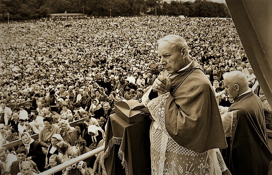 jotwu1's tweet photo. 26 08 1956r
Na Jasnej Górze złożone zostały #Jasnogórskie #Śluby #Narodu #Polskiego, przez prymasa kard. Stefana Wyszyńskiego
Jasnogórskie Śluby zmobilizowały naród do oporu przeciwko ateizacji
Wielka Nowenna Prymasa miała decydujące znaczenie dla zachowania wiary Polaków, https://t.co/Rnue4QKAEx