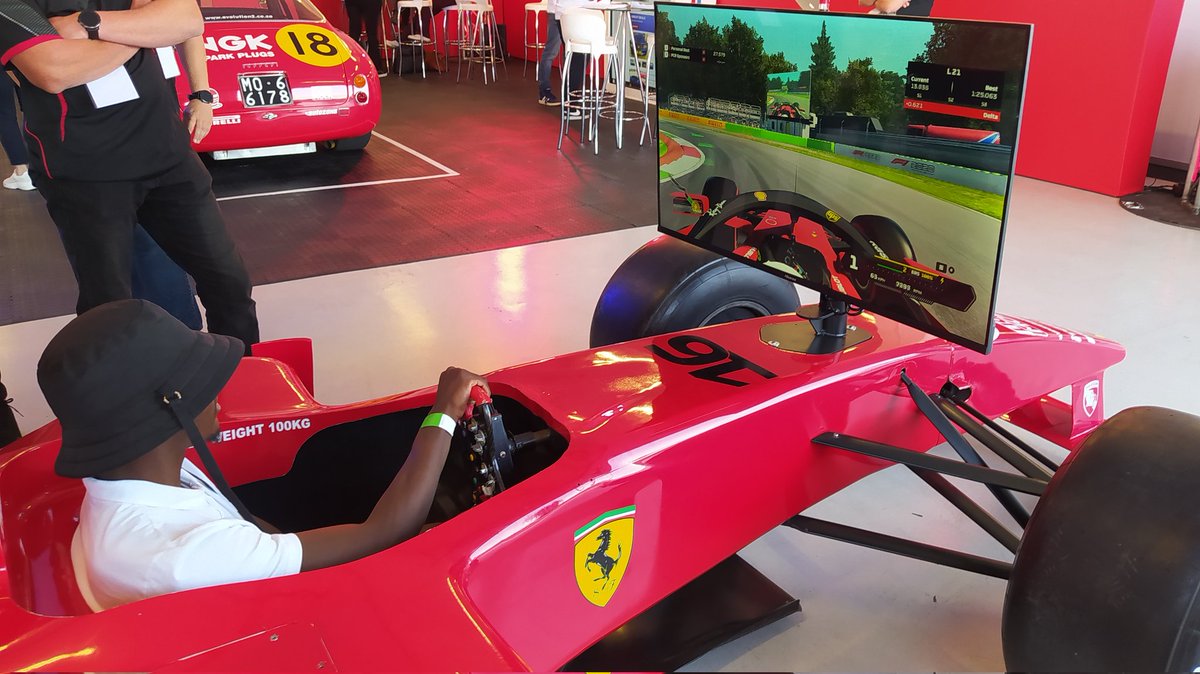 cars_pixels's tweet photo. Formula One prepers

#FOM2022 #FestofMotoring https://t.co/75eMaTsjO5