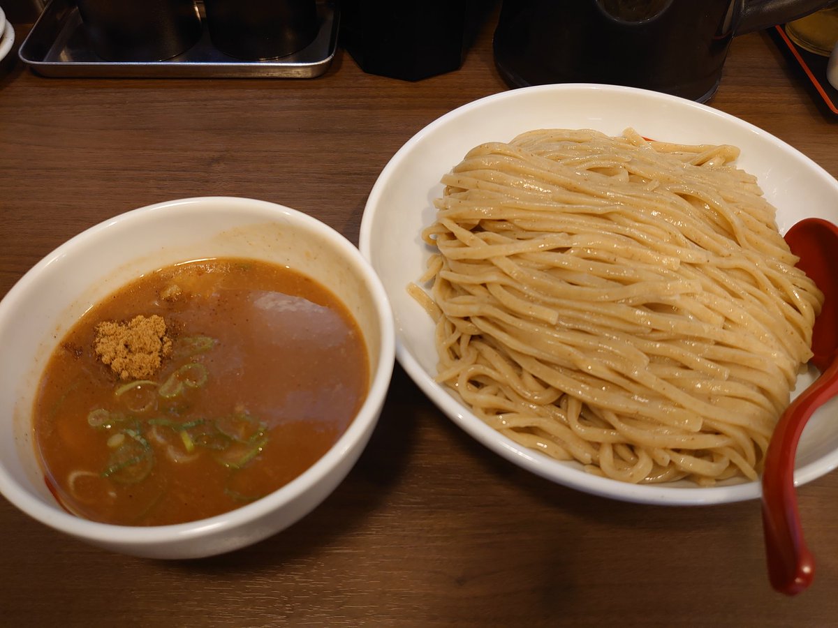 raaaaachu's tweet photo. 麺屋 誠
濃厚魚介つけ麺 特盛
850円で400gはコスパ良すぎ
全粒粉のつるもち麺が無性に食べたくなる時がある🤔
店員さんもいつも丁寧😊 https://t.co/xVJqpNnCrL