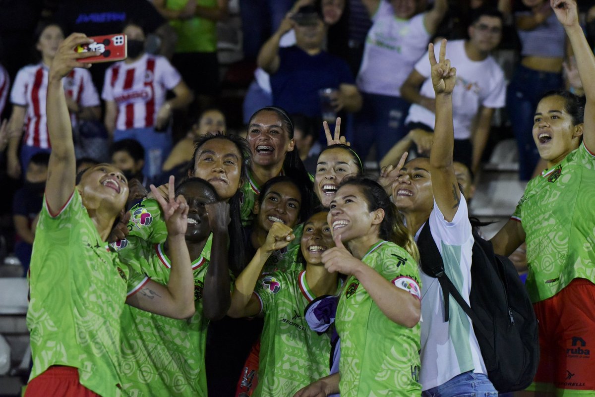 ¡Selfie de victoria! 📸

#ContigoMásBravas