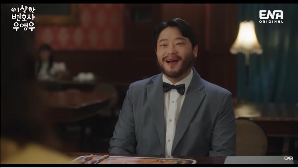 kvibe_yonhap's tweet photo. The popular Korean drama ′Extra Ordinary Attorney Woo′ catches international nuance and global popularity continues even after the drama ended! 😝😎❤️

#WooYoungWoo #ExtraordinaryAttorneyWoo #Netflix 

https://t.co/5gnVwOq32j https://t.co/mfsOPPfffk