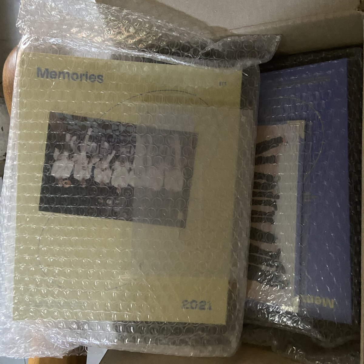 KiYoongMin's tweet photo. #KYMUpdates memo 21 dvd, digi code and bluray FETA arrived at my PH add. I will dm the shipping form for those who have ordered.

ALSO, pls check those na nag KR Add po for Memo 21 since may dumating po na 4 pcs of memo 21 dvd and 2 digicode with POBs. 

DM me to claim. Thank you https://t.co/hFRrjfOAiu