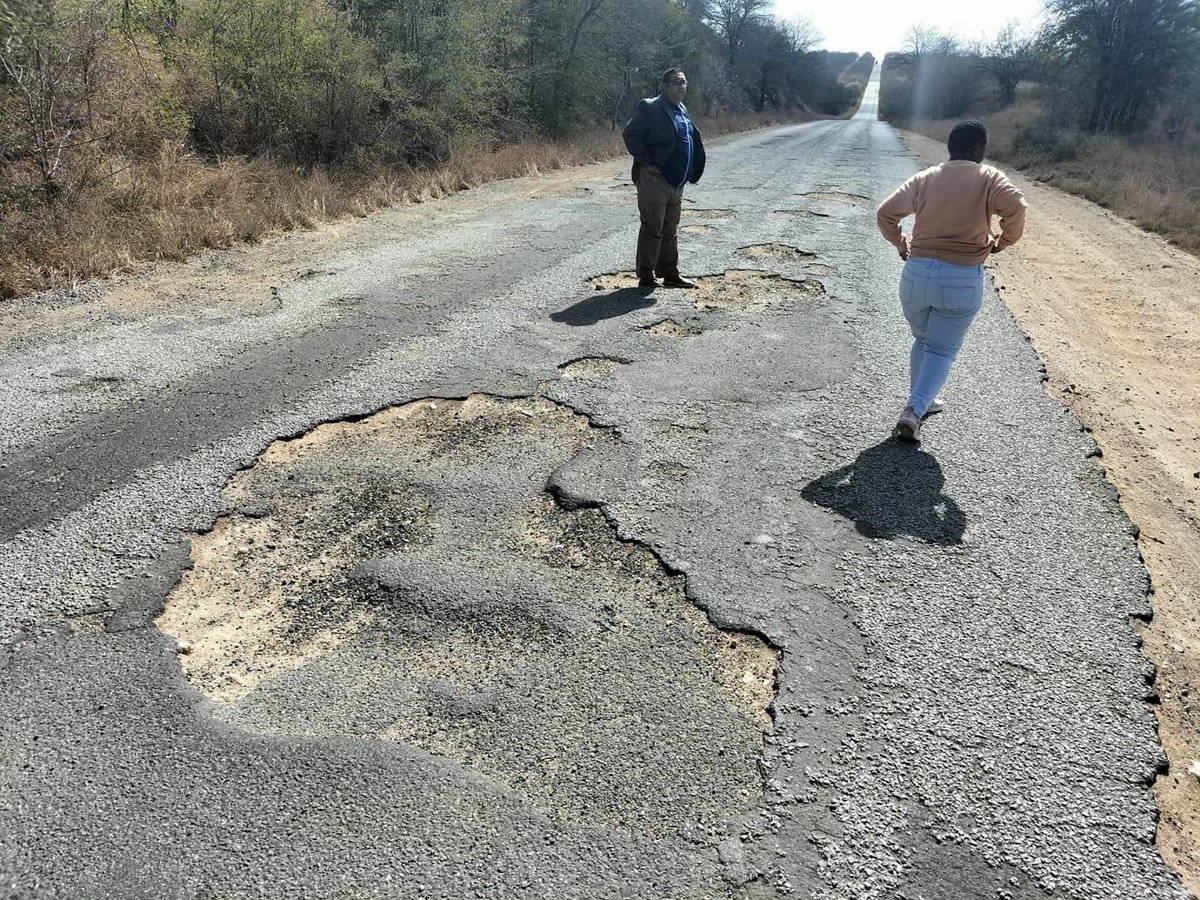 Man’s NOT Barry Roux tweet media