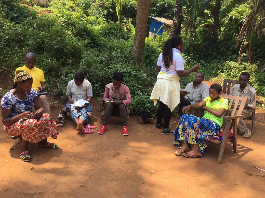 crispine_ngena's tweet photo. #kasika
Nous avons échangé avec les #conseillers des groupes de femmes et de filles de #luindi sur les approches à utiliser pour transmettre les techniques agricoles professionnelles dans leurs groupes pour #RSA.@IIWF @afiamama @MinGenre_RDC @FAO @GenEgaliteFR @Jonasindani https://t.co/tuFyCRGz9l