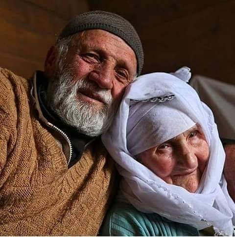 Sevdiklerimize zaman ayırmalıyız Yoksa zaman sevdiklerimizi bizden ayırır.

Arif sözü