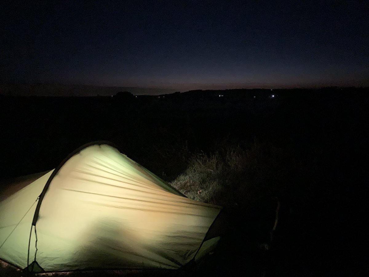 ramblingrachel1's tweet photo. Nighttime glow over the hills #camping #farmcamping #northamptonshire #outdoors https://t.co/s7wZcOp4bA
