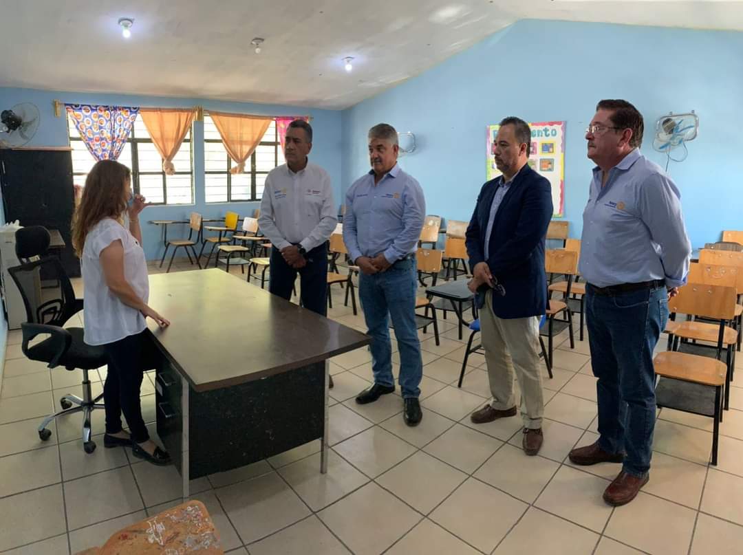 Rotario95's tweet photo. Tuvimos la visita de nuestro gobernador de distrito Raúl Flores, quien nos acompaño desde el inicio del día con nuestra mesa directiva y se visito puntos clave de nuestros proyectos en nuestra ciudad Reynosa tales como Christus Muguerza y la primaria Club Rotario Reynosa 95. https://t.co/fVTmoXdqYw