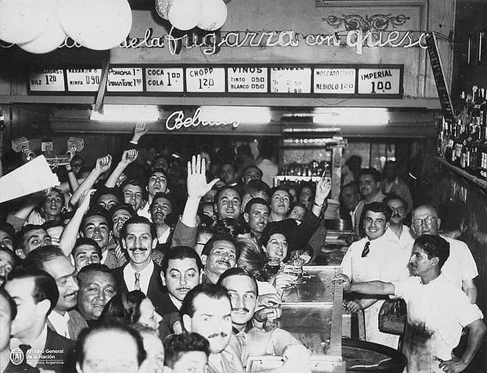 GeCadierno's tweet photo. #Banchero, el rey de la fugazza con queso
Almirante Brown y Suárez, La Boca, 1940
#Pizza https://t.co/U6XFqoVus1