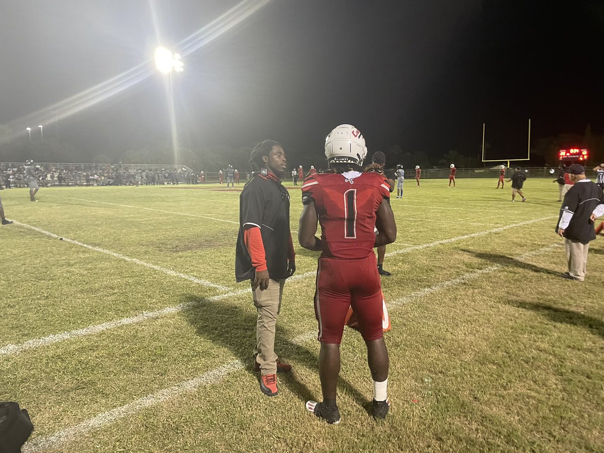 TheKevinFielder's tweet photo. Former #FAU RB James Charles is coaching at Santaluces High School in Lantana, Fla. and it’s really cool to see 

@James_RNS @Owls247 https://t.co/emnkhswIBK
