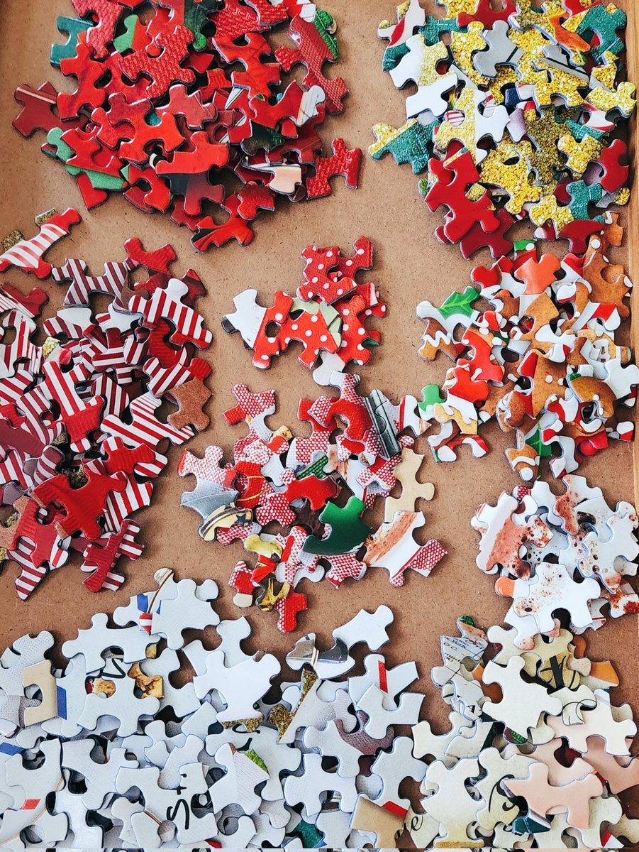 krystalcotriss's tweet image. I'm getting all the Christmas vibes from one of @SpringbokPuzzle's latest puzzle release! 

This one was so enjoyable and came together quickly—there are lots of patterns, colors, images, and there's a lot of contrast between the different puzzle pieces.

#LoveCompletesthePuzzle