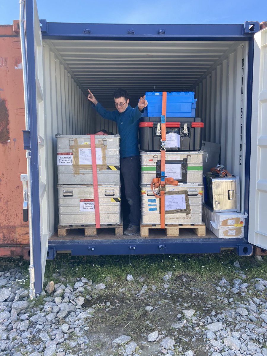 Sometimes <a href="/Markinthelab/">Mark James Hopwood</a> is right… this trip brought tons knowledge, wonderful landscapes, multiple different iceberg shapes, never ending bottles and CTD casts. But the best part by far, was to make friends with this amazing team! Thanks Mark you’re a great example!