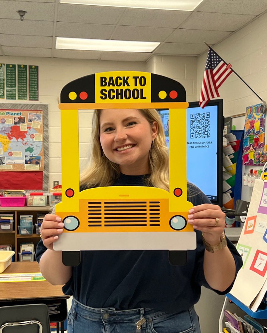 MsMullins22's tweet photo. First day of year 1! Was amazing to meet all of my 3rd graders today!! We’re gonna have a GREAT year! #eaglesdeserveit22 https://t.co/dkzo8W9Z1o