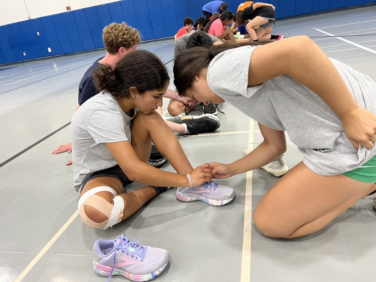 vhcougarxc's tweet photo. Lots of great teamwork and fun at today’s team building. Building bonds and trust gives us the foundation we need for the season! Here we go! Congrats to the yellow team on the title! @VHHS_BoysXC  #vhxc #cougarxc  #getoutofcomfortzone https://t.co/d5nFMSJzZ0