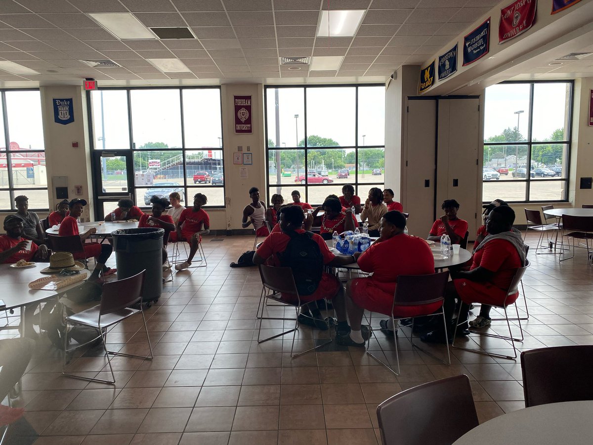 TheClemFootball's tweet photo. Walkthrough and team dinner before we take on Warren Lincoln at home tomorrow at 7pm!! #batherstrong #WinTheDay https://t.co/SK4ZBxDxj7