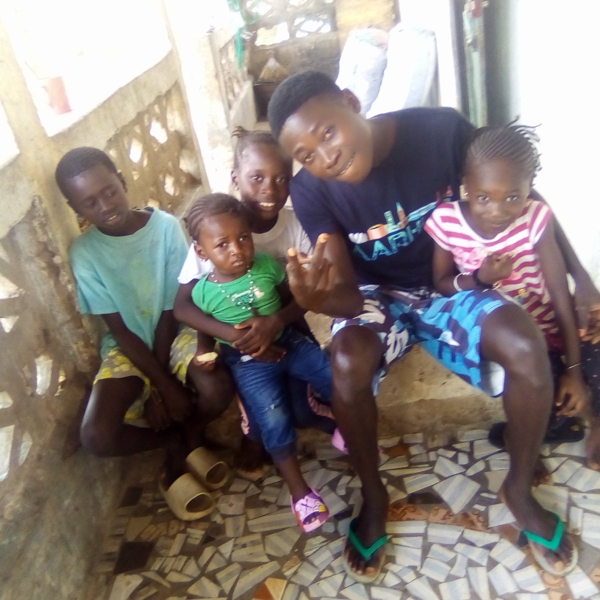 Am with my family just to make fun so that they will have and comfortable with me so much love to you guys with a good health