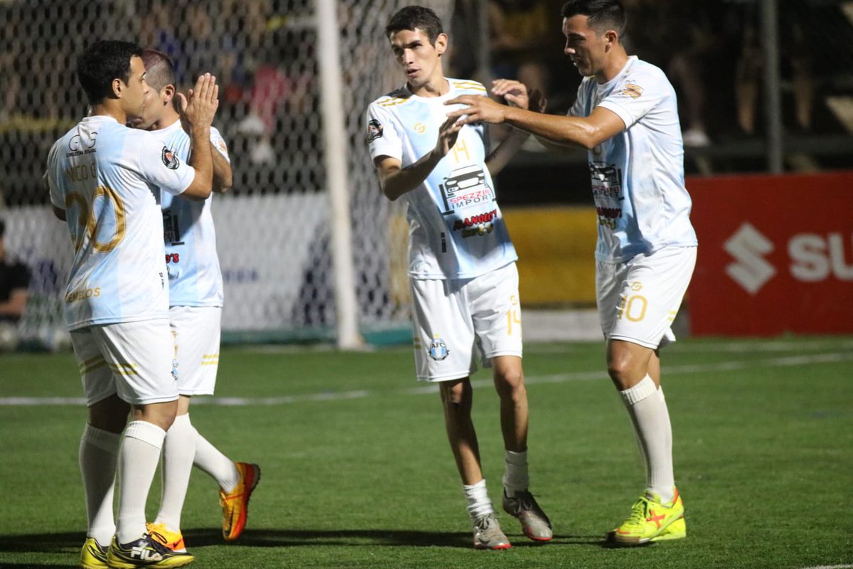 FcAcabados's tweet photo. ¡ GANO ACABADOS ! 💙

Seguimos sumando de a tres, el equipo va encontrando su mejor versión, sacando 12 puntos de 12 posibles, a seguir mejorando para continuar con esta gran racha positiva de resultados 

#EstosQuienesSon 🤪 https://t.co/pSMFYcZviO