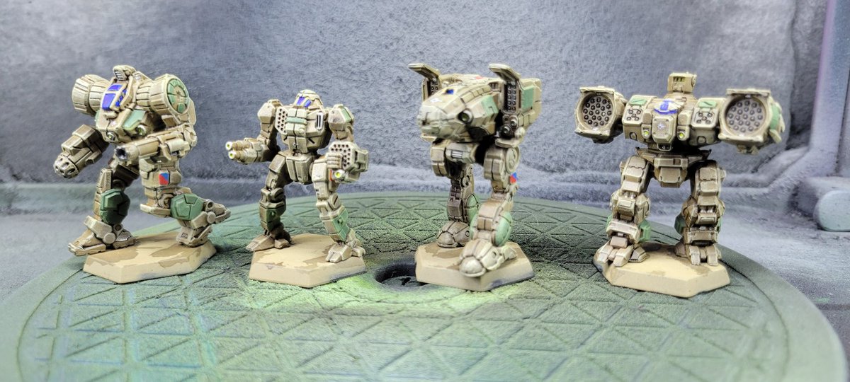CornBreadiii's tweet photo. Progress.
71st SLDF Light Horse.
Gonna add some rocks and tufts to the bases, hit then with varnish and gloss the cockpits tomorrow.
#battletech
#EttinGames
#DefinitelyNotTheRegulanHussars https://t.co/gXAhEWRJeS