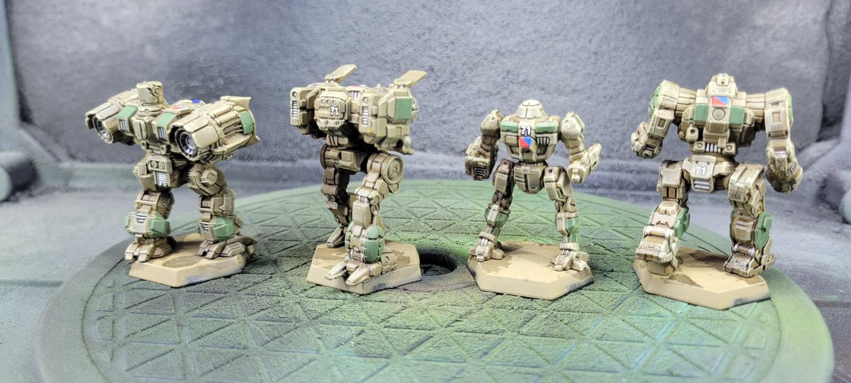 CornBreadiii's tweet photo. Progress.
71st SLDF Light Horse.
Gonna add some rocks and tufts to the bases, hit then with varnish and gloss the cockpits tomorrow.
#battletech
#EttinGames
#DefinitelyNotTheRegulanHussars https://t.co/gXAhEWRJeS