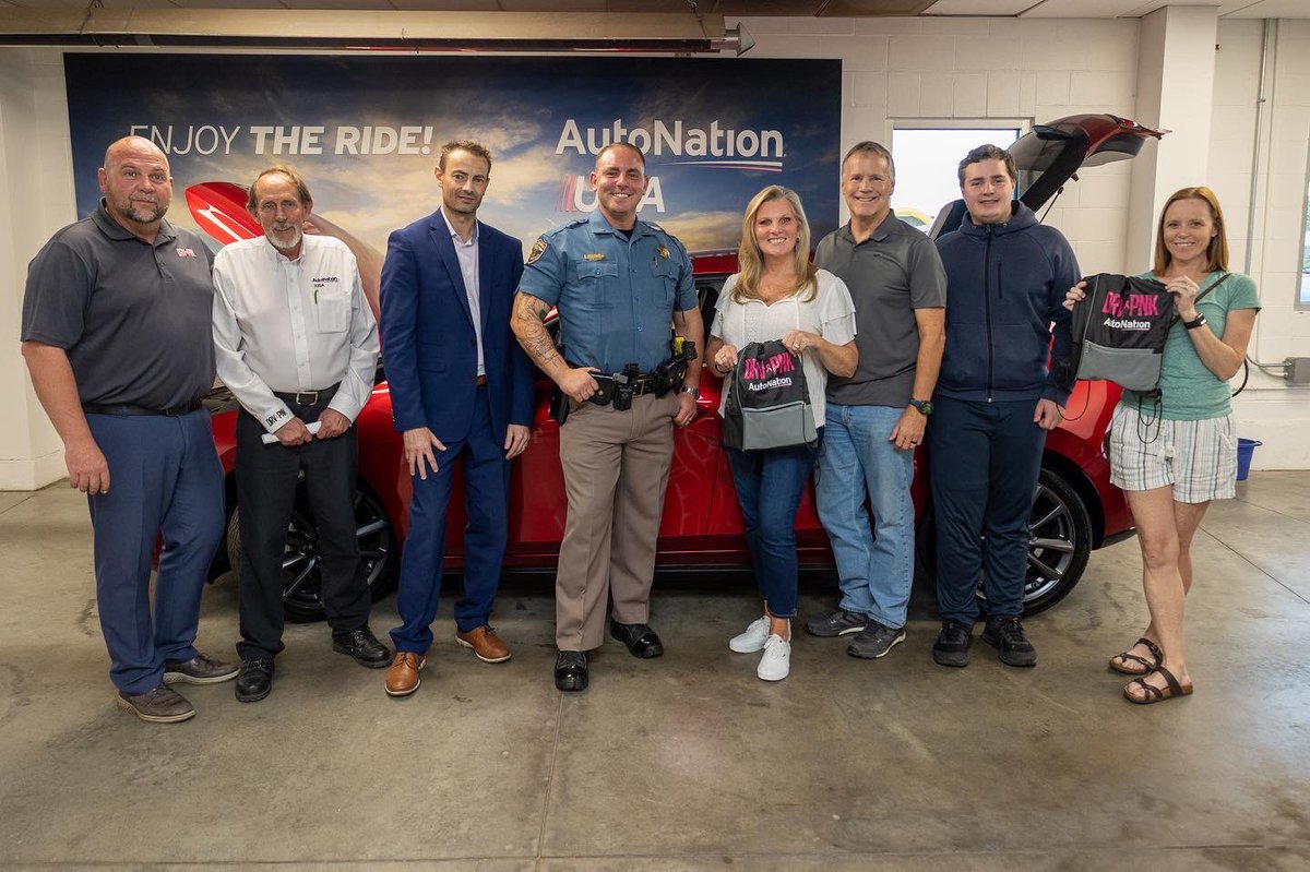 AutoNation's tweet photo. Our Teen Driver Safety Clinic in Denver was a success! Special thanks to Trooper Heller for speaking to teens about driver safety &amp; road laws. Our Service Manager, Jim, showed the teens car care tips! This is how we #GoBeGreat in the community. #DRVPNK #ONEAutoNation #Community https://t.co/hDgC2UnlER