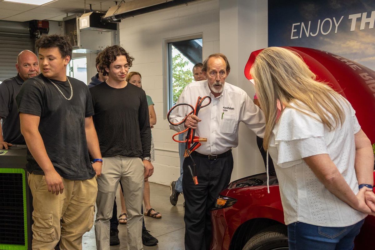 AutoNation's tweet photo. Our Teen Driver Safety Clinic in Denver was a success! Special thanks to Trooper Heller for speaking to teens about driver safety &amp; road laws. Our Service Manager, Jim, showed the teens car care tips! This is how we #GoBeGreat in the community. #DRVPNK #ONEAutoNation #Community https://t.co/hDgC2UnlER