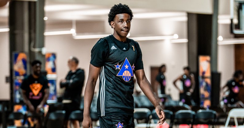 JosephAHastings's tweet photo. Top-20 SG Davin Cosby recently included #Alabama in his top seven.

He spoke with @bamainsider about his interest in the Tide, contact with the staff, his upcoming official visit to Bama, and more.

🗞: https://t.co/EvPEj5f9Xs (On3+) 

Join for $1! ➡️ https://t.co/iSuXi2x3DO https://t.co/t3Myv7o9Fi