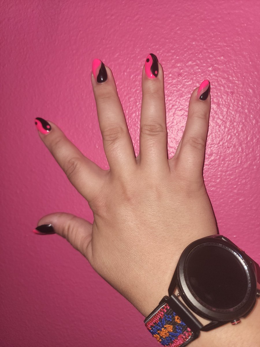 I get my nails done to match my uniform 😝💗