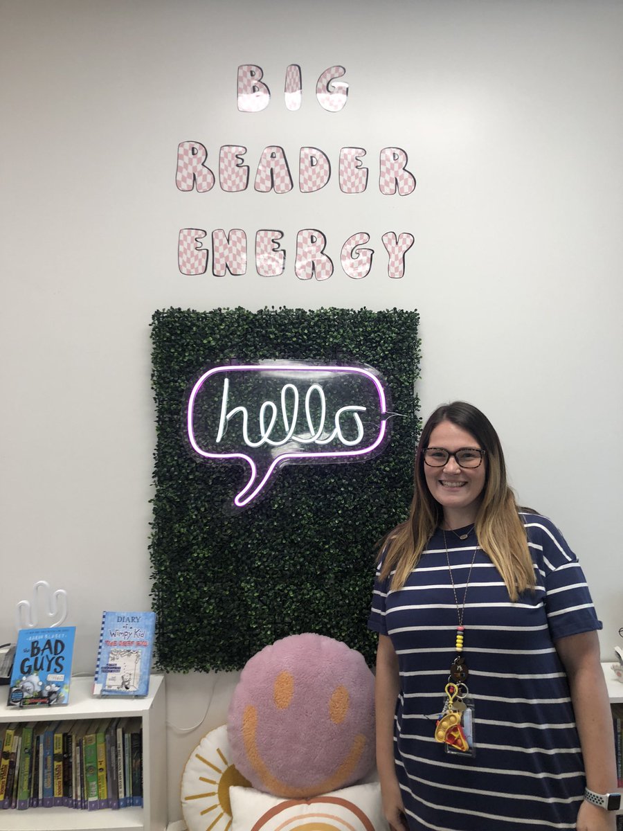 BIG Reader Energy in Ms. Taylor’s room. Come say HELLO, grab a great book and stay awhile! <a href="/AACPS_PGD/">AACPS Prof Dev</a> <a href="/AACPSRightStart/">AACPSRightStart</a> <a href="/RHLeeESAACPS/">RHLeeESAACPS</a> <a href="/m_taylor419/">Mia Taylor</a> #awesomeroom #happytomeetyou