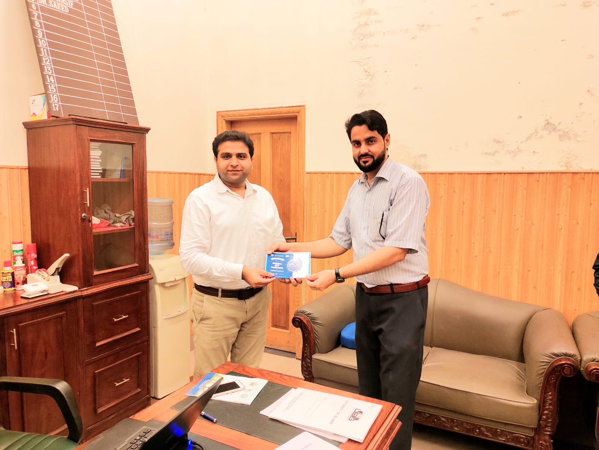 hmes_uog's tweet photo. Coordinator Hayatian society of Mechanical Engineers Engr Yasir Hussain invites Respected Chairman Electrical Department Dr Naeem Abas Kalair For Annual Get Together Department of Mechanical Engineering university of Gujrat. #HSME #UOG https://t.co/ziNq8UcPMy