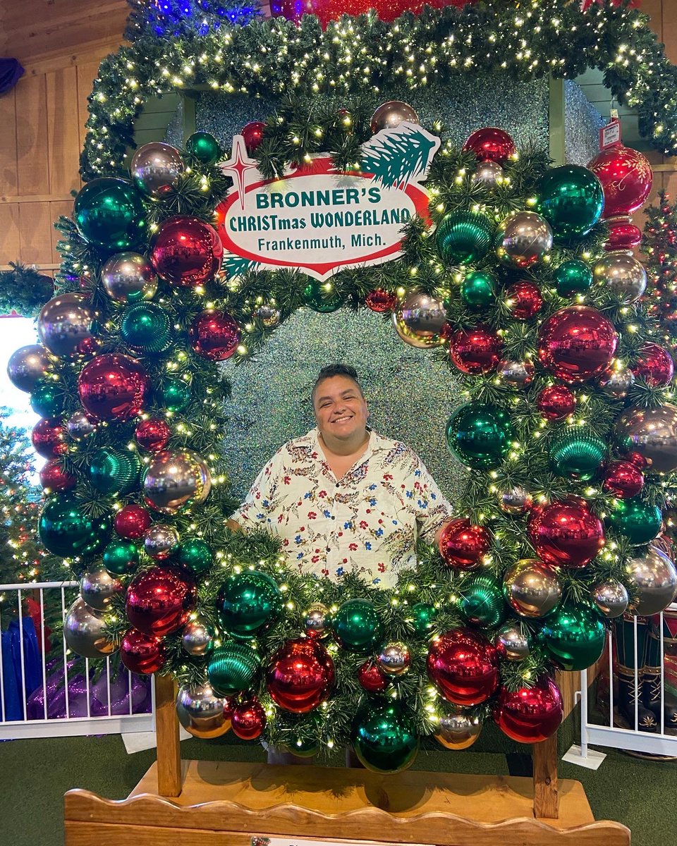 PresidentsVisit's tweet photo. Bronner’s in Frankenmuth, a little slice of Bavaria in Michigan 🎄🌵🌟❄️ #Bronners #Frankenmuth https://t.co/EdoOn9gIUc