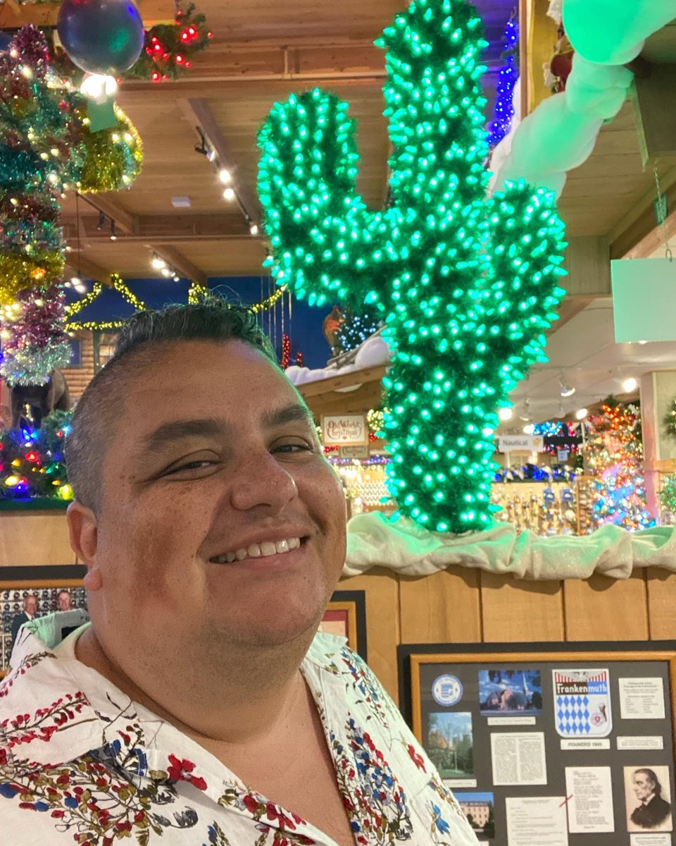 PresidentsVisit's tweet photo. Bronner’s in Frankenmuth, a little slice of Bavaria in Michigan 🎄🌵🌟❄️ #Bronners #Frankenmuth https://t.co/EdoOn9gIUc