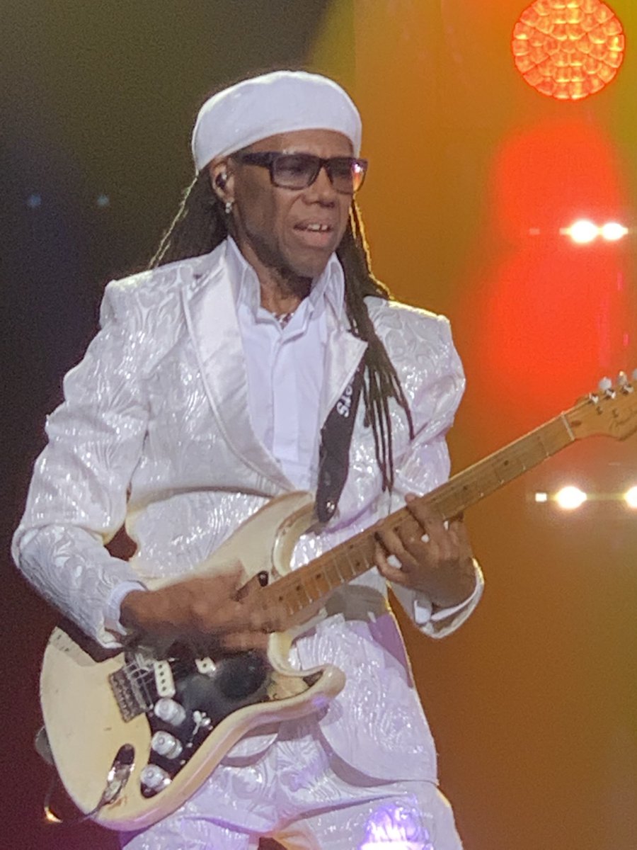 NoelleGold's tweet photo. ⁦@nilerodgers⁩ knows how to bring the funk! #ThirdRow https://t.co/GqZwQCmyTX