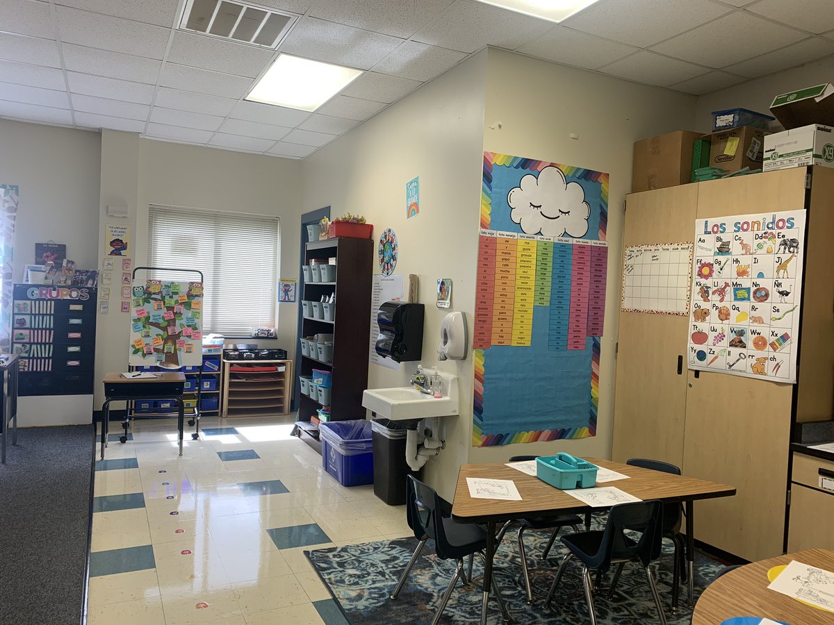 ViViNaRaNjOs's tweet photo. It was a great night. We had our first open house and got to meet all our future bilingual friends! Great teamwork! Estamos listos ! https://t.co/84FktxAYS6
