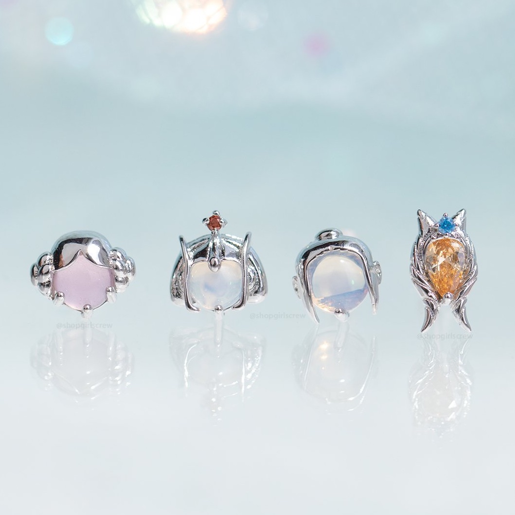 GeekGirlGoodies's tweet photo. New earrings from @HerUniverse! I like the #AhsokaTanno but it looks a bit pokey. Maybe get two sets and wear the #princessleia 

#starwarsstyle #starwarsfashion #geekmom #geekmomma #starwarslife #starwars #geekgirl #starwarsgeek https://t.co/GXjEYXNRDl