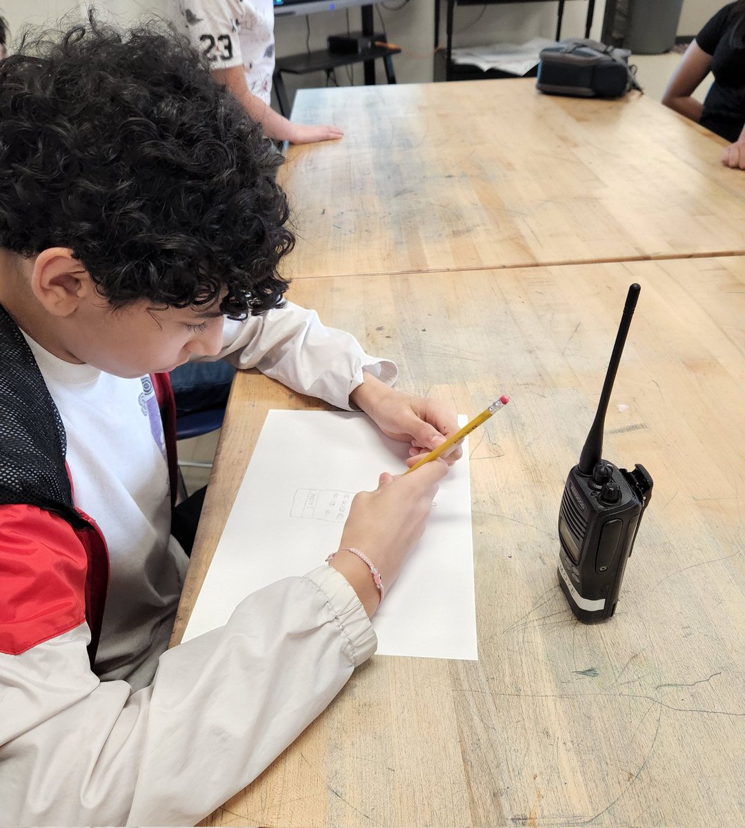 Enjoyed my time in <a href="/WunderlichKISD/">Wunderlich Int.</a> 6th grade art today! I convinced this student to use my radio for his still life project. 🎨🖼 <a href="/kleinfinearts/">Klein ISD Fine Arts</a>