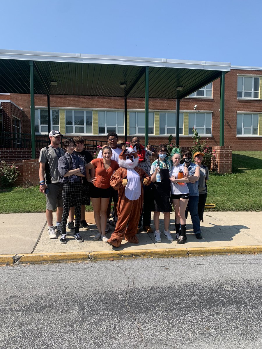 Thompson__Foxes's tweet photo. @SAS_PBL Thank you so much to Southeastern students for sharing Rainworks with CTE! We revealed some of their awesome work to students today! Their hope is to create a ripple effect of joy and positivity on rainy days…mission accomplished! #fcps1kidsdeserveit  @MaryPat11 https://t.co/5lkhPmtfQb
