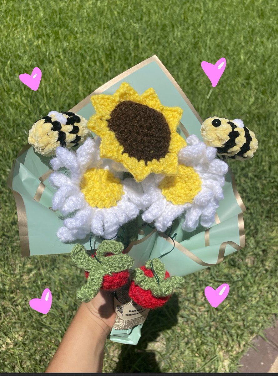 sam_crochets's tweet photo. Some crocheted flowers handmade by me over the past year <3 https://t.co/zlptBwHWwL